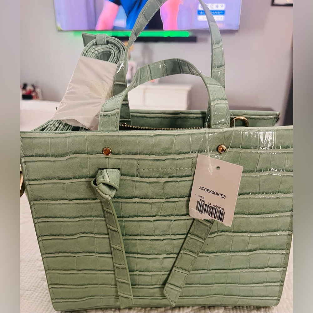 TEAL CATO BRAND CROSSBODY PURSE
TEAL GREEN
MEDIUM SIZE